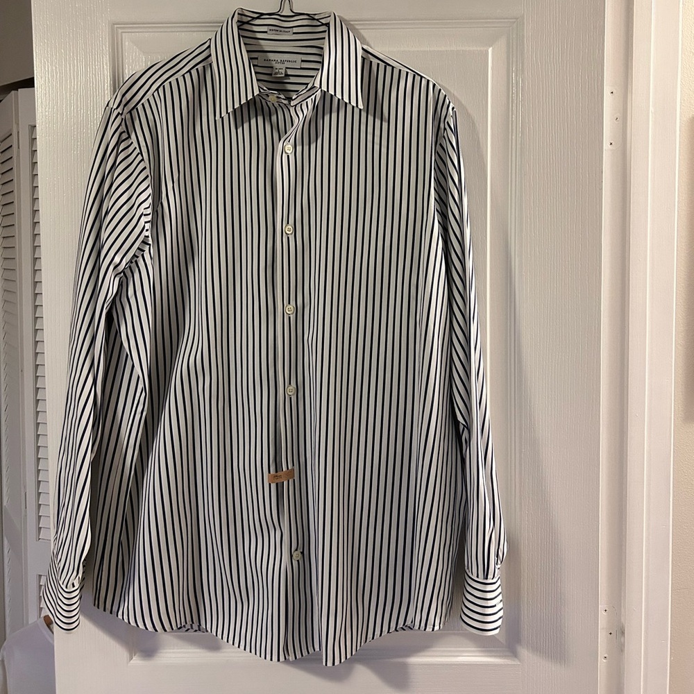 Banana Republic 16-16 1/2 Men’s Dress Shirt.  Fits like a Large.